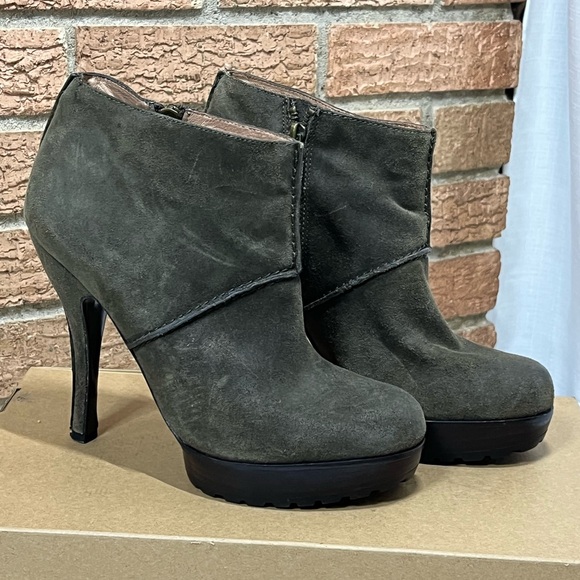 Modern Vintage Olive leather platform stiletto booties - 38/8 - Picture 1 of 7